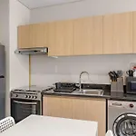 Modern 1 Bed With Sofa Bed And Access To Pool And Gym