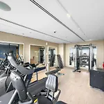 Modern 1 Bed With Sofa Bed And Access To Pool And Gym