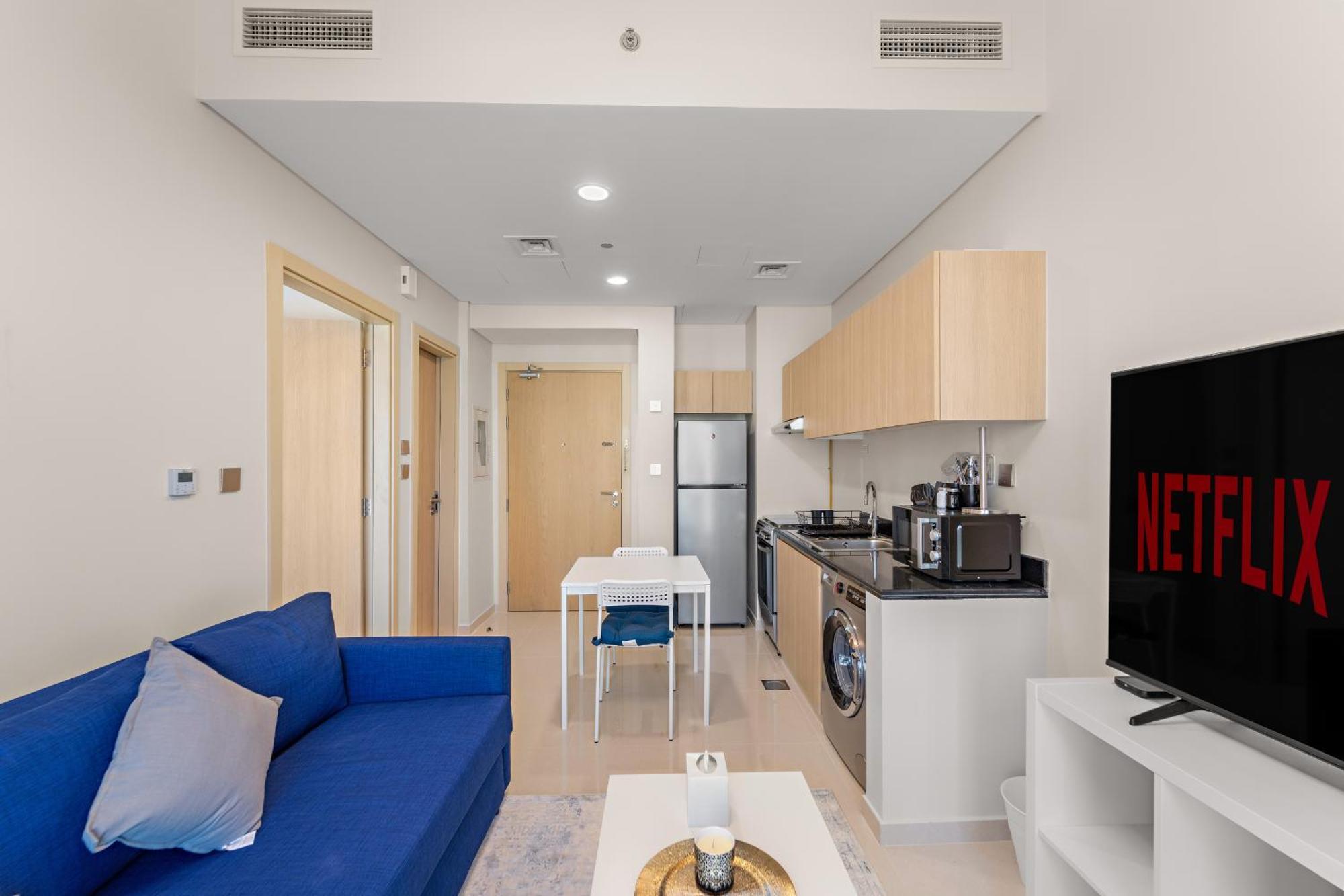 Modern 1 Bed With Sofa Bed And Access To Pool And Gym Apartment