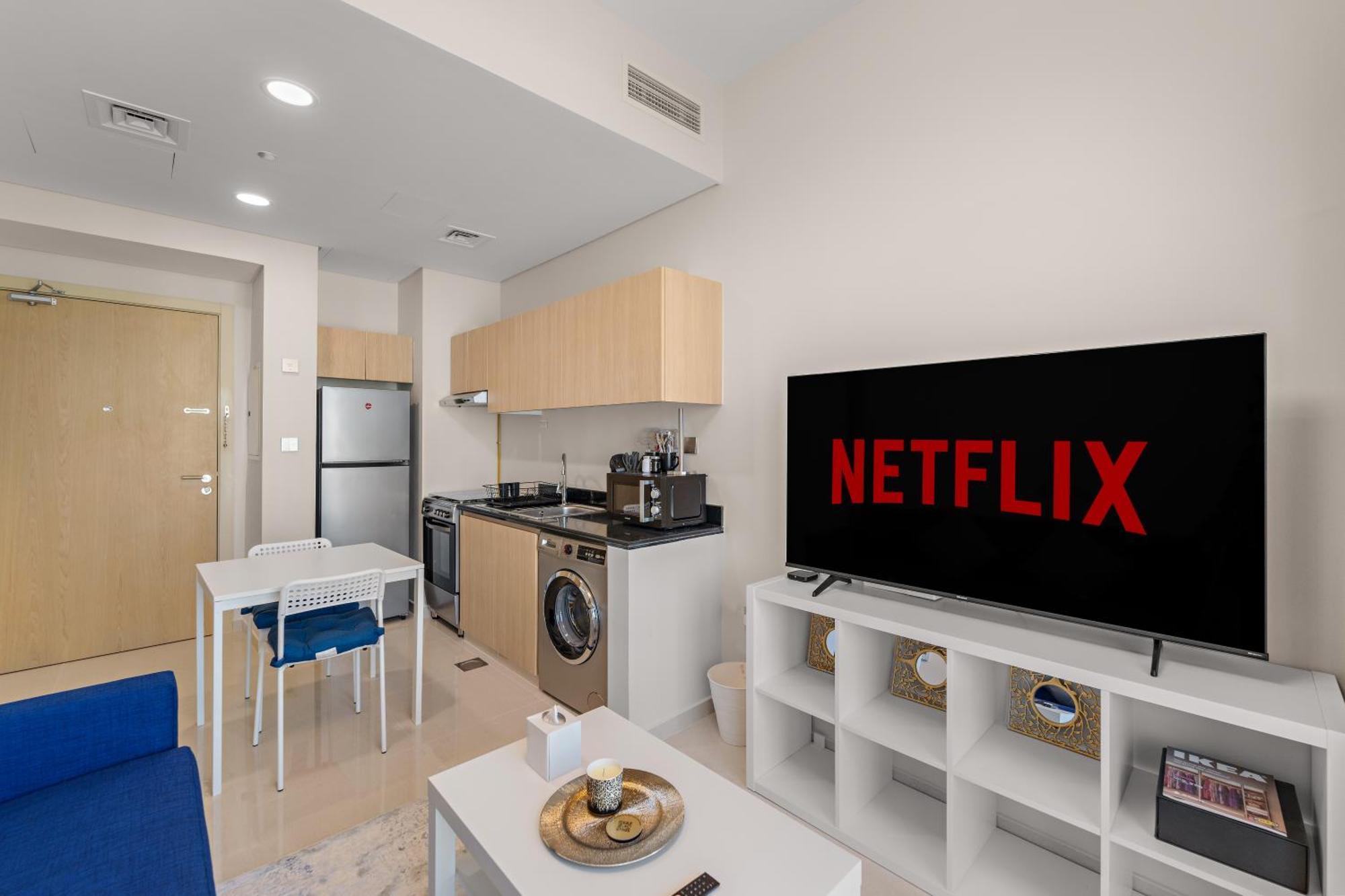 Modern 1 Bed With Sofa Bed And Access To Pool And Gym Dubai