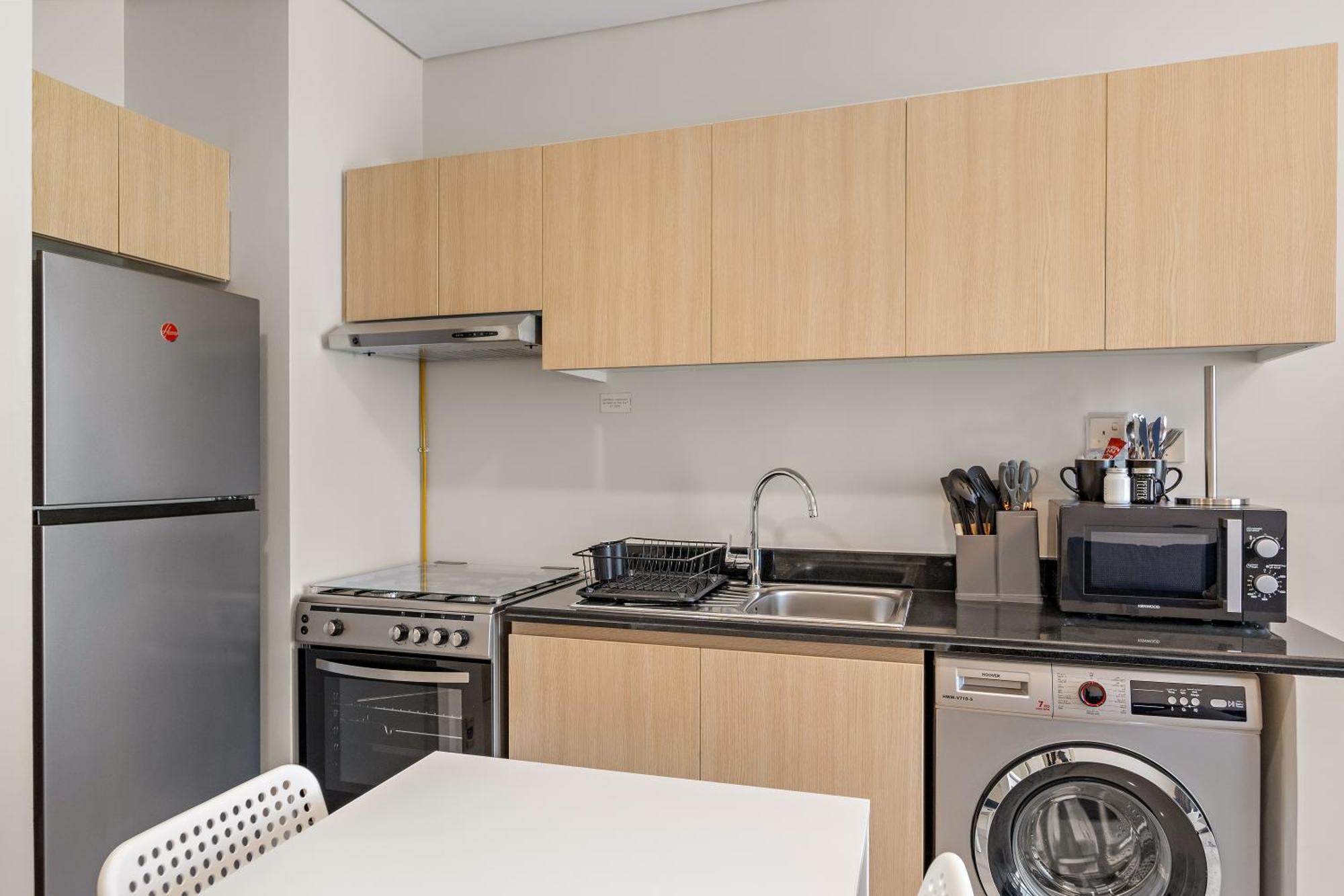 Modern 1 Bed With Sofa Bed And Access To Pool And Gym