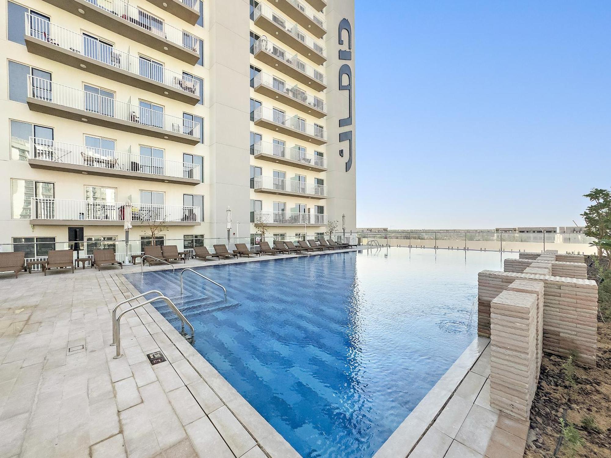 Modern 1 Bed With Sofa Bed And Access To Pool And Gym *