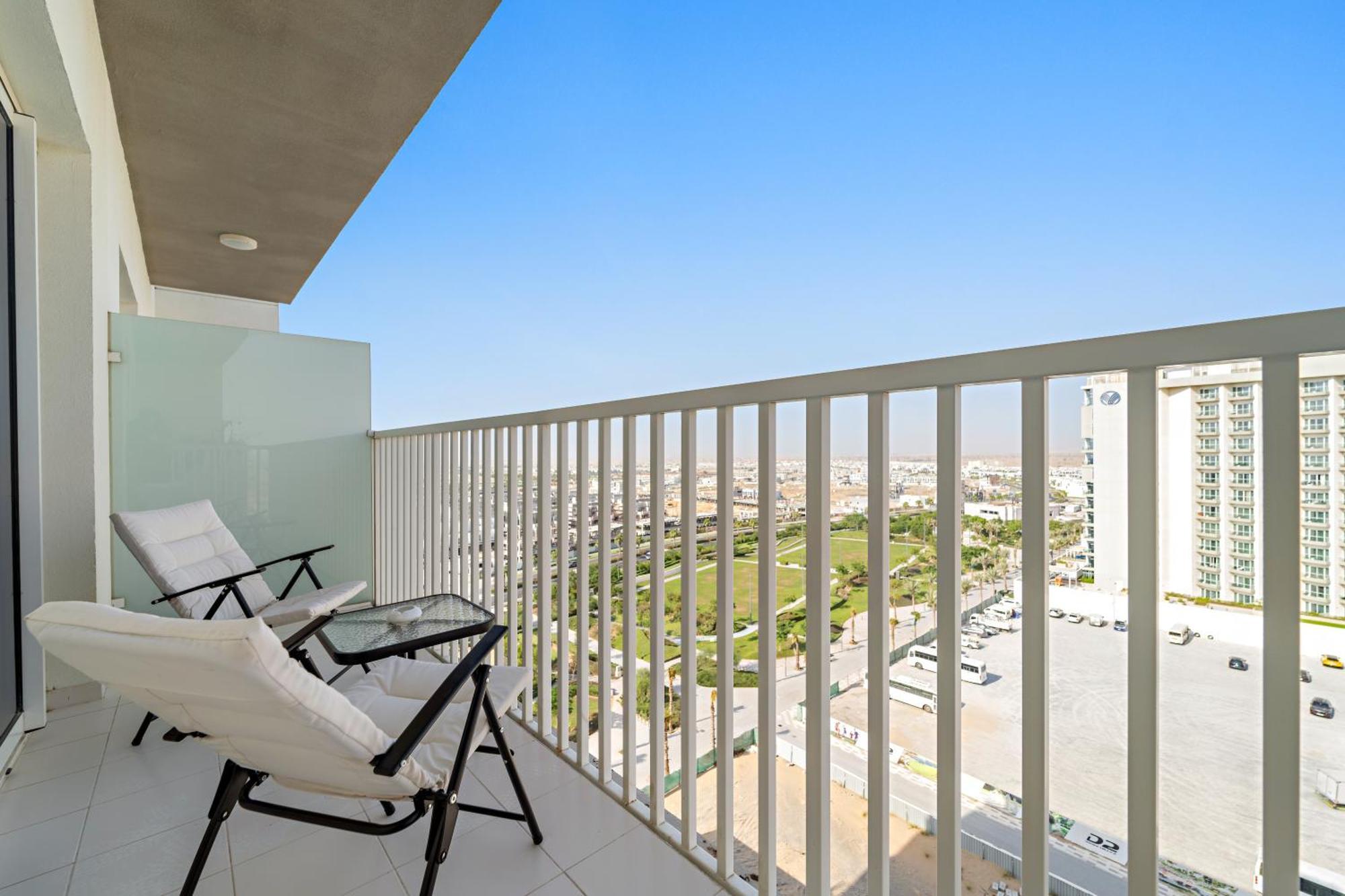 Modern 1 Bed With Sofa Bed And Access To Pool And Gym Dubai
