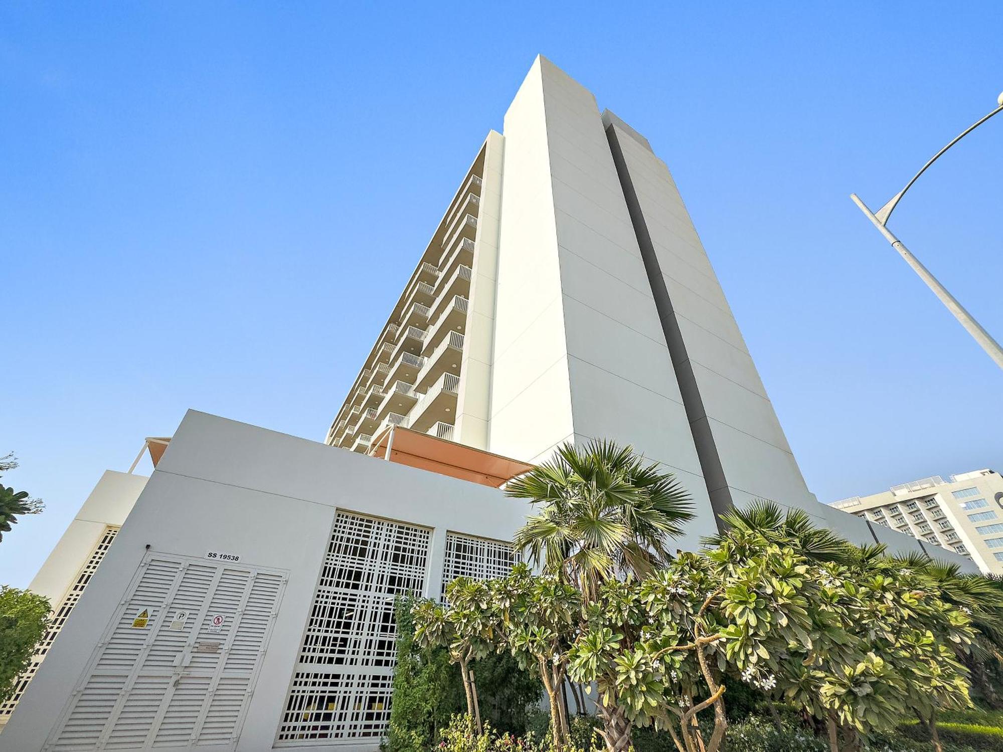 Modern 1 Bed With Sofa Bed And Access To Pool And Gym * Dubai