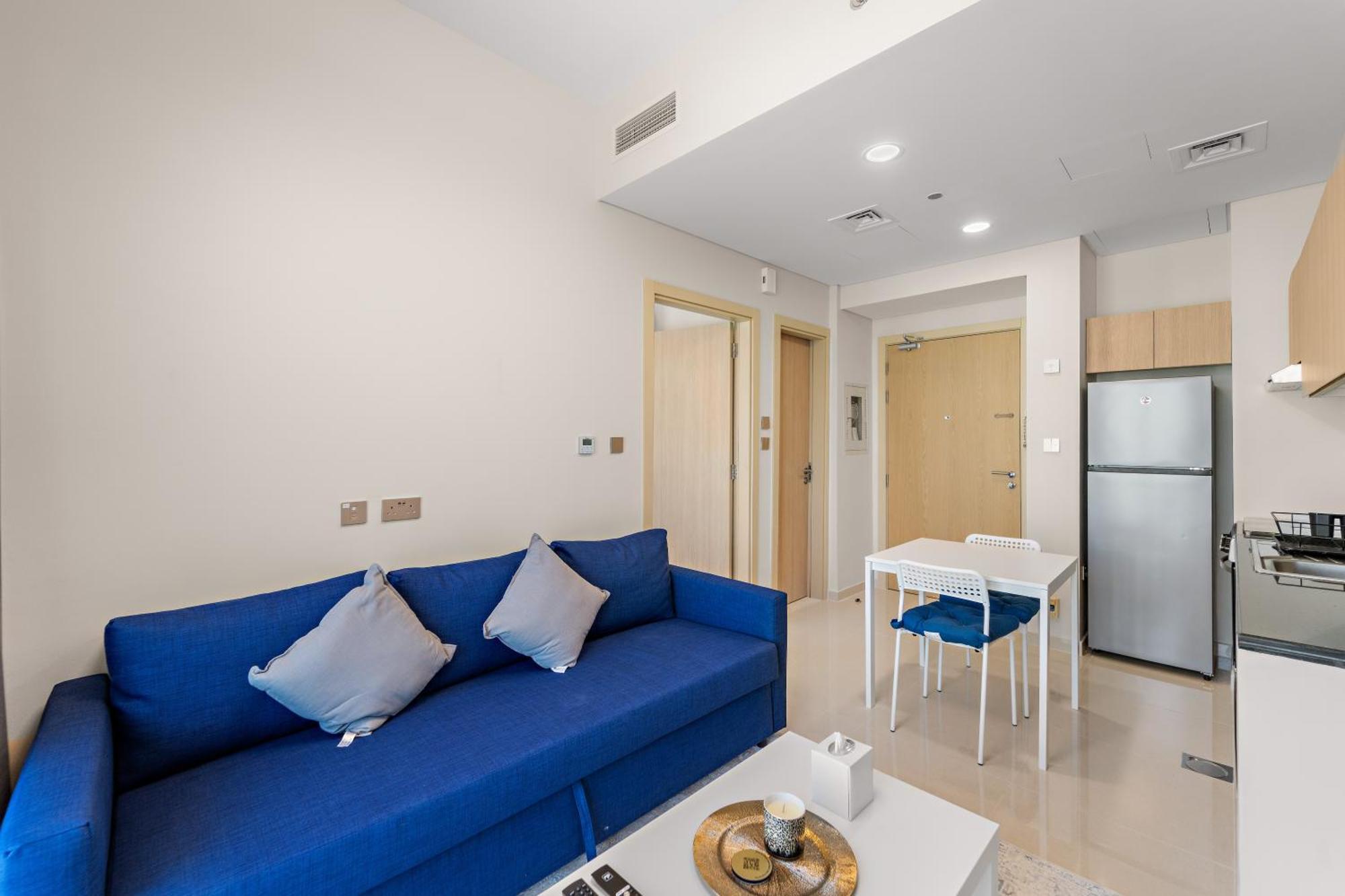 Modern 1 Bed With Sofa Bed And Access To Pool And Gym Apartment Dubai