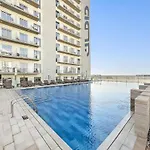 Modern 1 Bed With Sofa Bed And Access To Pool And Gym