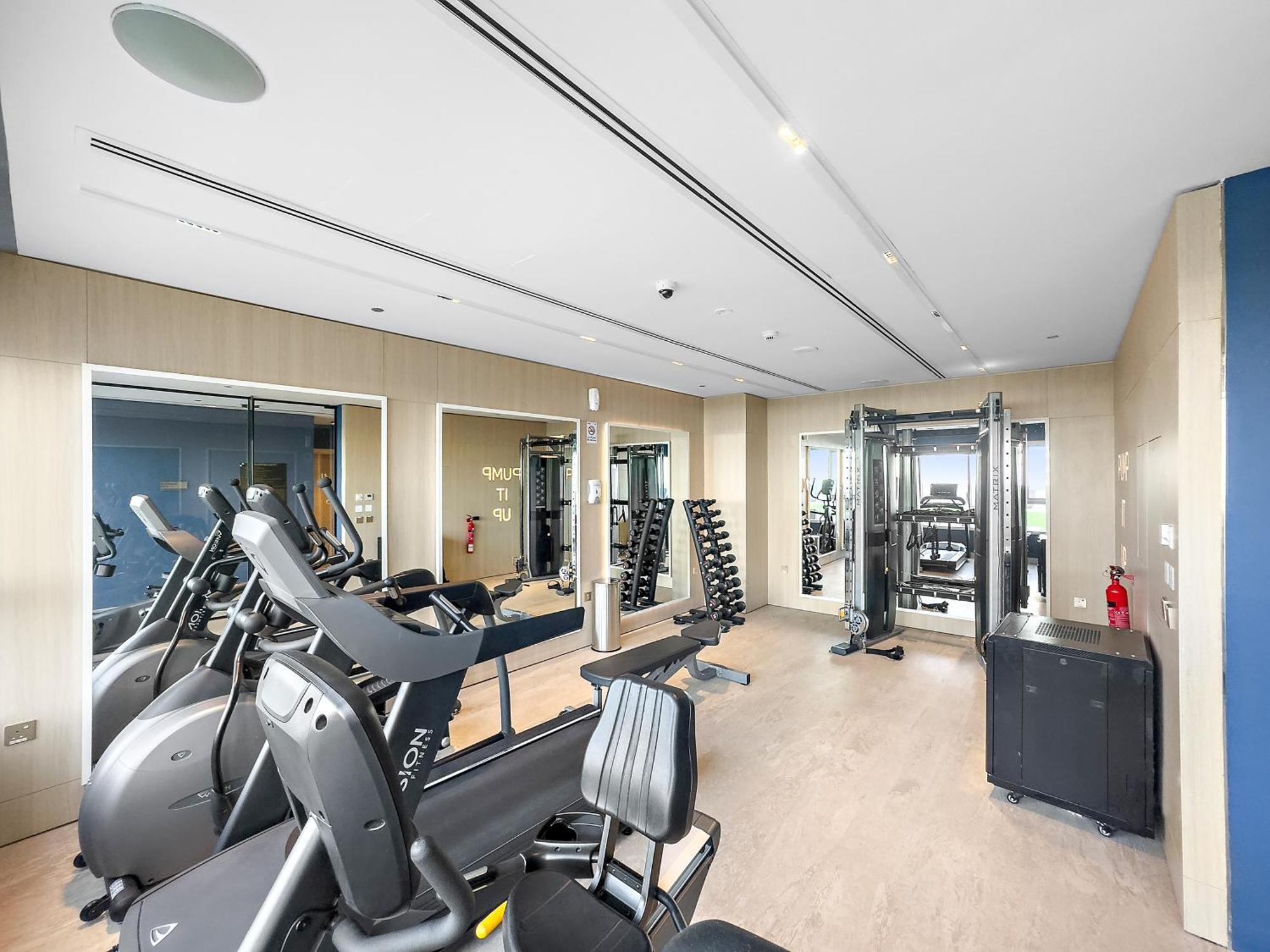Apartment Modern 1 Bed With Sofa Bed And Access To Pool And Gym