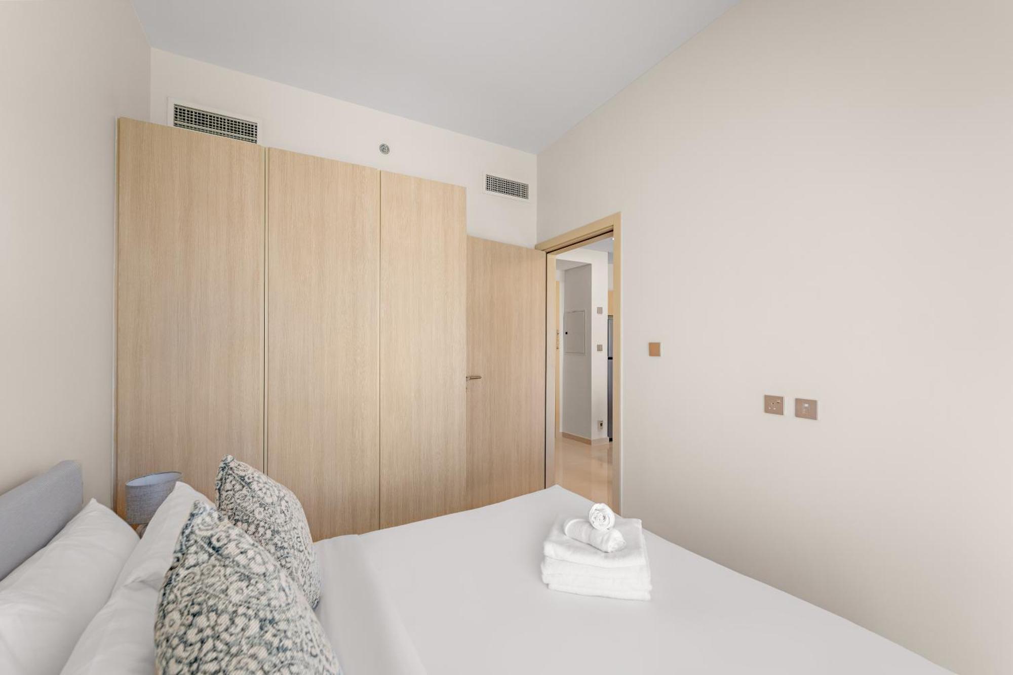 Modern 1 Bed With Sofa Bed And Access To Pool And Gym * Dubai